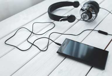 樊振东空砍2分，德甲主场爆冷！对手52岁主帅亲自上场，赛后秒变迷弟求合影！